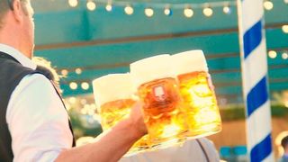 Jedes Jahr fließen über sieben Millionen Liter Bier durch die Kehlen der Oktoberfestbesucher.  (Bild: Pixabay)