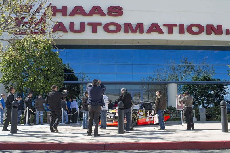 Augenweide für Tourenwagenfans: der Nascar-Chevy von Tony Stewart. Viel Teile des Renners wurden auf Haas-Maschinen  gefertigt. (Bild: Haas Automation)