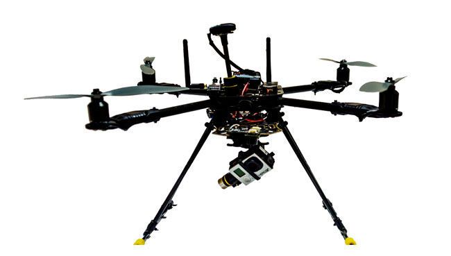 IFOR Drohne inspiziert in Solarparks die Panels. (Bild: The UAE Drones for Good Award)