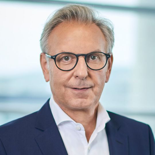 Stefan Buchner, Vorstandsmitglied der Daimler Truck AG und Leiter Mercedes-Benz Lkw, geht nach rund 35 Jahren bei Daimler in den Ruhestand.(Bild:  Daimler Truck AG)