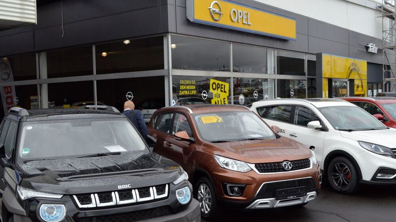 Jürgen Schneider vermarktete an dem jetzt aufgegebenen Fahr-Standort in Petersberg zwischenzeitlich auch einige chinesische Modelle.  (Bild: Rehberg / »kfz-betrieb«)