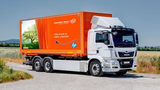 Der Logistikdienstleister Gebrüder Weiss transportiert HP-Produkte in Zentral- und Osteuropa erfolgreich mit Elektro-Lkw. Das spare zig Tonnen von CO2 im Jahr. (Gebrüder Weiss)