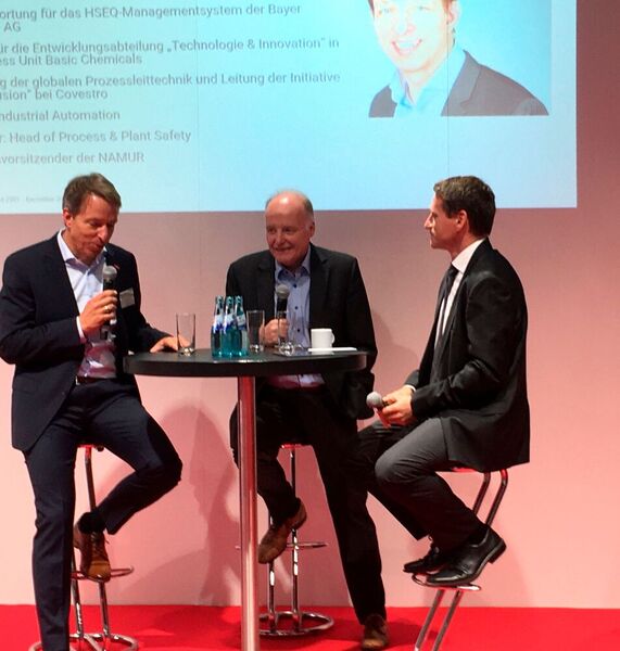 Bei „Automation im Dialog“ diskutierten Felix Hanisch, Namur-Vorstandsvorsitzender und
Gunther Kegel, ZVEI-Präsident zum Thema „CO2-frei = industriefrei?!“. (Bild: Geipel-Kern/PROCESS)