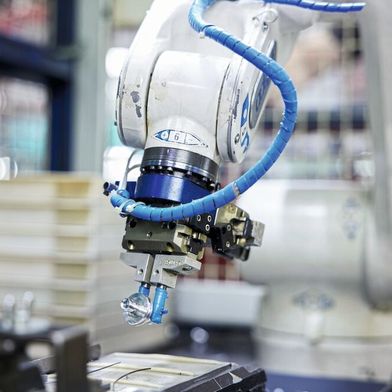 Drehteilehersteller müssen sorgfältig planen und abwägen, wie sie künstliche Intelligenz in ihren Unternehmen für Fertigung und Bearbeitung einsetzen.  (Bild: Julius Klinke GmbH & Co. KG )