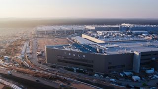 Tesla hat im Werk in Grünheide neue Beschäftigte eingestellt. (Bild: Tesla)