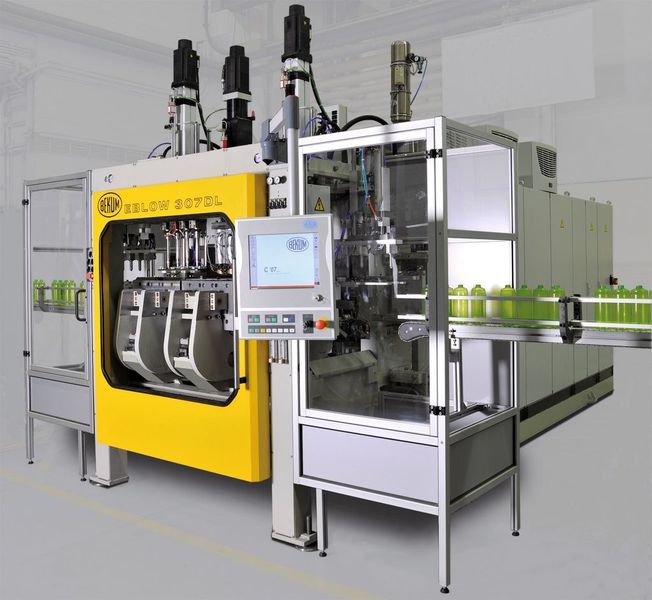 Bild 3: Aufgrund  der Werkzeugschließeinheit mit Hybridantrieb ist die elektrische Blasformmaschine (Zweistationenversion) leistungsfähiger als die Vorgängerausführung.  (Bild: Bekum)