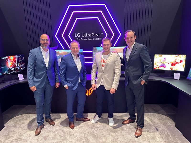 Ob das LG Team (v. l.) Dominik Melchers, Stefan Skowronski, Artur Vasilev und Nils Becker-Birck selber auch zocken? (Bild: Vogel IT- Medien )