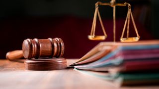 Amazon sieht sich in Deutschland nicht als Unternehmen mit „marktübergreifender Bedeutung“ und klagt deshalb am BGH gegen die stärkere Wettbewerbskontrolle. (Bild: WESTOCK - stock.adobe.com)