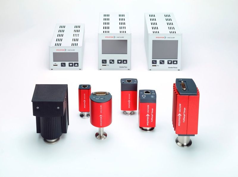 Pfeiffer Vacuum's Center Line uses state-of-the-art controllers. They allow communication via USB and Ethernet interfaces, and the brilliant LCD screen makes it easier to read the measured value. (Picture: Pfeiffer Vacuum)