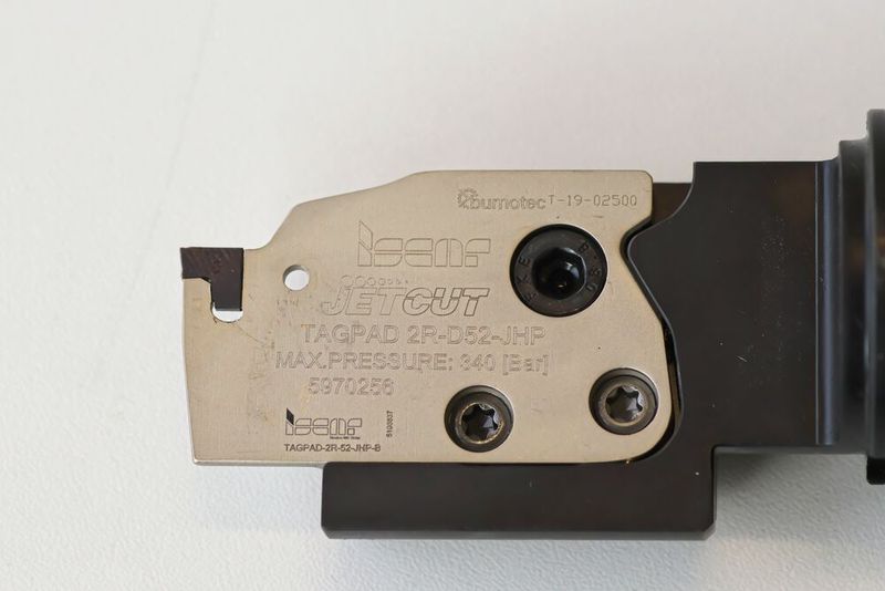 Les lames interchangeables permettent de couvrir avec un seul tasseau toutes les plages de diamètres et de largeurs actuellement disponibles pour ce kit. (Source : MSM)