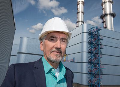 Erich Schmid: Der Effizienz-Generator – Kraftwerke müssen heute flexibel betrieben werden können. Während früher eine konstante Stromerzeugung die Regel war, wird heute je nach Stromproduktion aus erneuerbaren Energien mal mehr, mal weniger Strom von konventionellen Kraftwerken gebraucht. Erich Schmid hat eine Reihe von Betriebsverfahren entwickelt, die in Gas- und Dampfturbinen(GuD)-Kraftwerken schnell die Stromproduktion erhöhen und für einen bestimmten Zeitraum halten können. (Bild: Siemens)