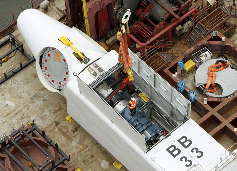 Die Montage von Offshore-Windkraftanlagen ist eine besondere Herausforderung: ... (Bild: Siemens)