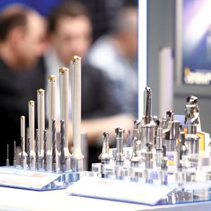 Das Technologieforum „Werkzeug- und Oberflächentechnik“ präsentiert spanende Verfahren, ergänzt um Abtragen oder Laserbearbeitung bis hin zu Beschichtungstechnologien für die Herstellung funktionaler Oberflächen von Werkstücken und Werkzeugen.