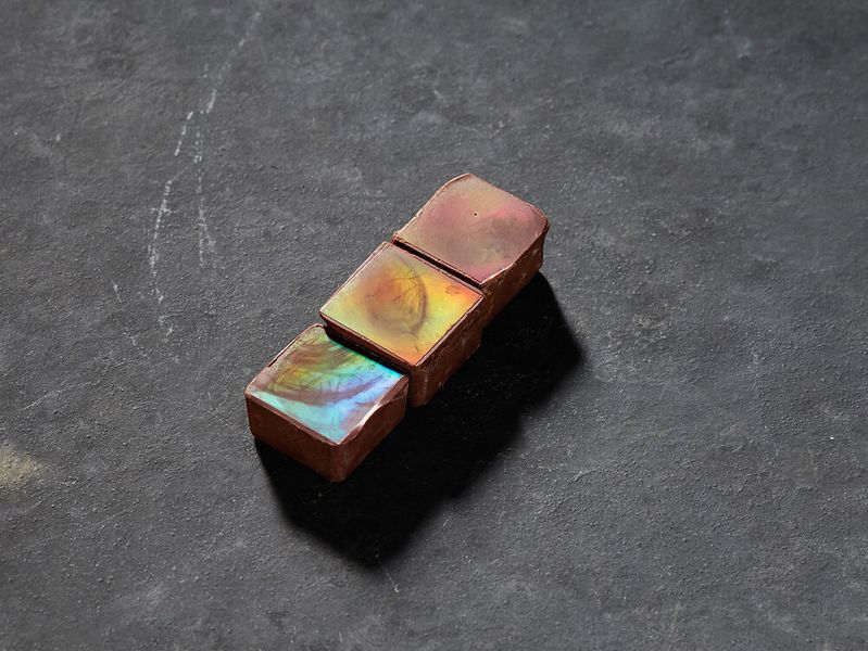 ETH researchers have found a way to imprint a special structure on the surface of the chocolate to create a targeted colour effect. (Giulia Marthaler Zuerich)