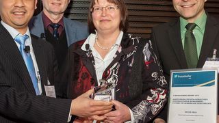 Bei der Preisverleihung: Von links nach rechts: Truong Le (Fraunhofer IAO), Dr. Helmut Appel (Fraunhofer IAO), Dr. Gertrud Eppler (Leiterin IP-Management Bürkert), Dr. Dieter Binz (Leiter Forschung und Entwicklung Bürkert)  (Bild: Bürkert)