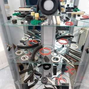 Eine kleine Auswahl an Produkten, die die Albtal-Gummiwerke im Laufe der Zeit bereits (nach-) gefertigt haben.(Bild:  Dominsky – VCG)