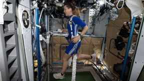 Als erste Studienteilnehmerin hat die Astronautin Sophie Adenot für ihr Training auf der Internationalen Raumstation ISS nun einen speziellen Stimulationsanzug genutzt. (Bild: © ESA/NASA)