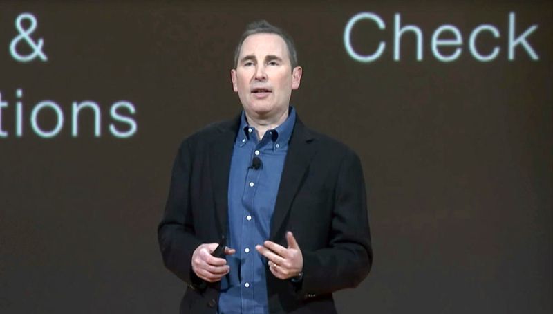 Auf seiner Keynote auf der re:Invent 2015 in Las Vegas präsentierte Andy Jassy, SVP von Amazon Web Services den Start neuer Dienste, darunter Amazon QuickSight, Amazon Kinesis Firehose, AWS Input/Output Snowball, Amazon RDS for MariaDB, und Amazon Inspector. (Bild: Amazon)