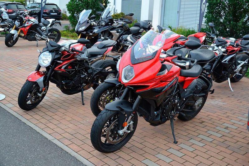 Unter den Teilnehmern waren die Deutschland-Vertreter der italienischen Edelmarke MV Agusta. (Dotzler, Dominsky, Lacher, Maderner, Michel, Rosenow, Schweitzer/»kfz-betrieb“)