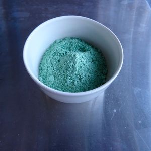 Vorstufe eines am Straubinger Institutsteil synthetisierten kupferbasierten Katalysators. 