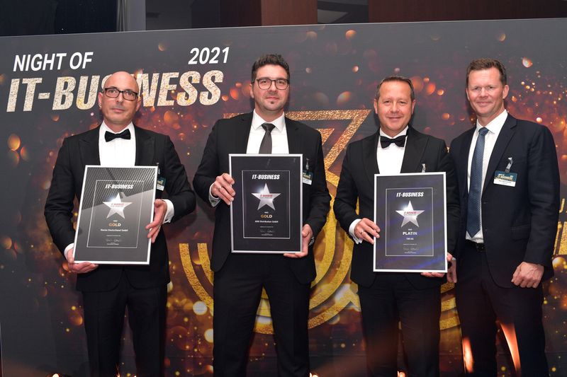 Kategorie VAD (v. r.) Helge Scherff, Nuvias (Gold), Oliver Lossau, ADN (Gold), und Jörg Eilenstein und Tim Henneveld, TIM (Platin). (Hannes Magerstaedt)