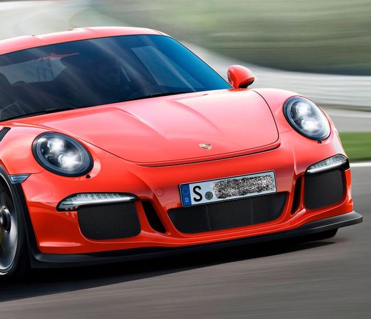 Viele Sportwagenenthusiasten werden auf ihren Porsche-Flitzer jetzt wohl länger warten müssen. Denn bei einem wichtigen Zulieferer von Aluminiumteilen gab es Überschwämmungsschäden, die nun laut Porsche nicht so leicht überbrückt werden können.(Bild:  Porsche)