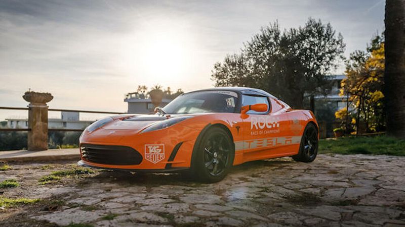 Der Tesla mit der Losnummer 207 machte 2010 beim „Race of Champions“ in Düsseldorf mit. Am Steuer saß niemand geringerer als der siebenfache Formel 1-Weltmeister Michael Schumacher. (Autoren-Union Mobilität/Bonhams)