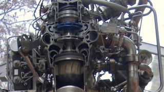 Verrohrungen im Triebwerk der Ariane-Trägerrakete. (Bild: Tezet Technik/EADS)