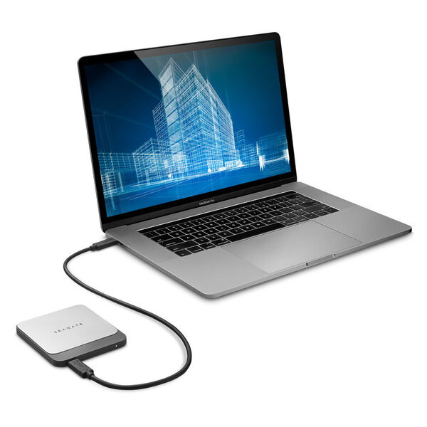 Für den Anschluss der SSD mit USB-C-Schnittstelle an einen Rechner liefert Seagate auch ein zusätzliches Kabel mit USB-A-Stecker mit.  (Seagate)