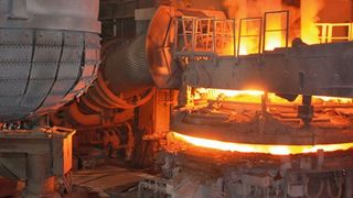 Im Elektrolichtbogen-Ofen schmilzt Swiss Steel, ein Schwesterunternehmen von Steeltec, den Rohstoff für die ETG- und HSX-Blankstahlprodukte.  (Swiss Steel)