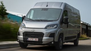 Komplett neu im Gewerbekundenangebot der Marke Toyota ist der Proace Max. (Bild: Arnau Puig)