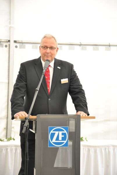 ZF-Sachs-Standortleiter in Schweinfurt, Werner Balandat, moderierte nicht ohne Stolz die  Einweihung der Sachs-Ausstellung. (Foto: Dominsky)