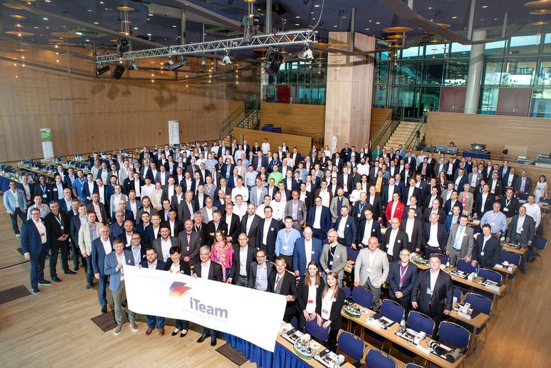 Das diesjährige Gruppenfoto des iTeam Jahreskongresses 2018 (Synaxon)