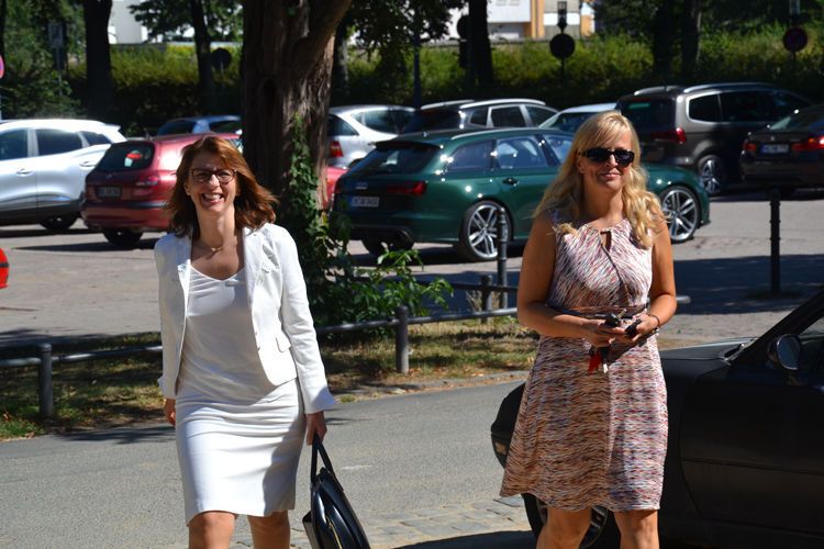 Seine Vorgängerin Imelda Labbé (li.) stand seit August 2016 an der Spitze des Unternehmens. (Michel / »kfz-betrieb«)