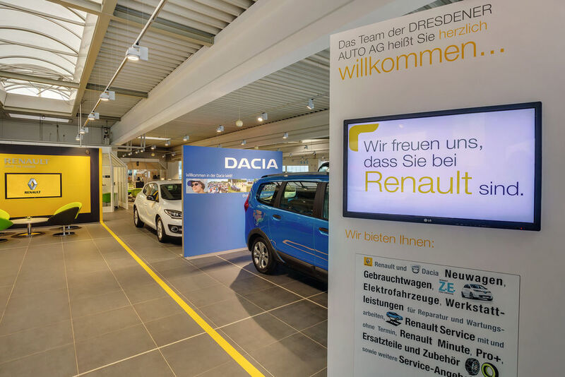 Die gelbe Linie markiert die Trennung zwischen Renault- und Dacia-Verkaufsfläche. (Dresdener Auto)