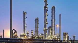 Drei neu entwickelte Rührsysteme steigern die Produktivität in der petrochemischen Industrie. (© IndustryAndTravel - stock.adobe.com)