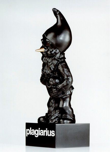 Der Plagiarius-Zwerg ist die Trophäe des Negativpreises. Die goldene Nase soll als Symbol für die exorbitanten Gewinne stehen, die die Nachahmer auf Kosten anderer erwirtschaften. (Aktion Plagiarius e.V.)
