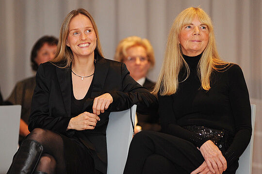 Freut sich über den zweiten Platz beim Women’s Award: Mirja Köhnke (li.) mit ihrer Mutter Bärbel (Archiv: Vogel Business Media)