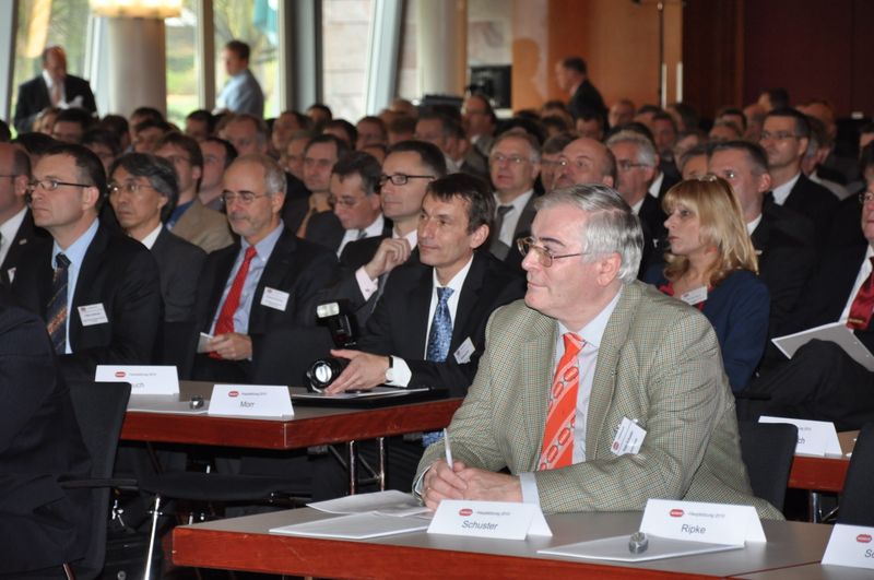 Blick ins Publikum: Dr. Peter Schuster, stellvertretender Vorsitzender der Namur (rechts)... (Bilder: M.Henig/PROCESS) (Archiv: Vogel Business Media)