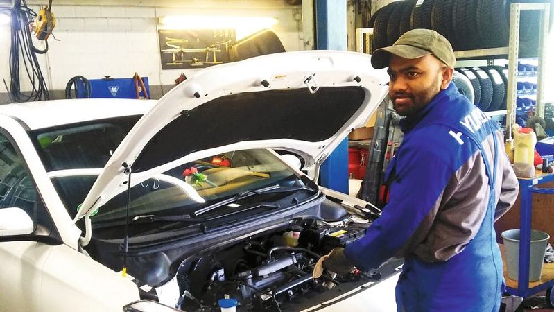 Pancharavally Sunny Lilt ist im Autohaus Solimann angekommen und bereits im Einsatz.(Bild:  TÜV Rheinland Akademie/Global Experts)