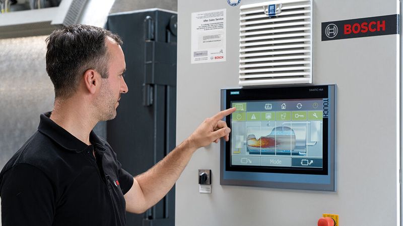 Intelligente Steuerungslösungen von Bosch für einen nachhaltigeren und zuverlässigeren Betrieb von Kesselsystemen. (Bild: Bosch Industriekessel)