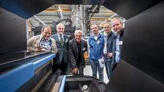 Während des Firmenrundgangs konnten die Teilnehmenden des SMM-Technologietags einen tiefen Einblick in die Technologien des Gastgebers United Machining gewinnen. (Bild: Thomas Entzeroth)