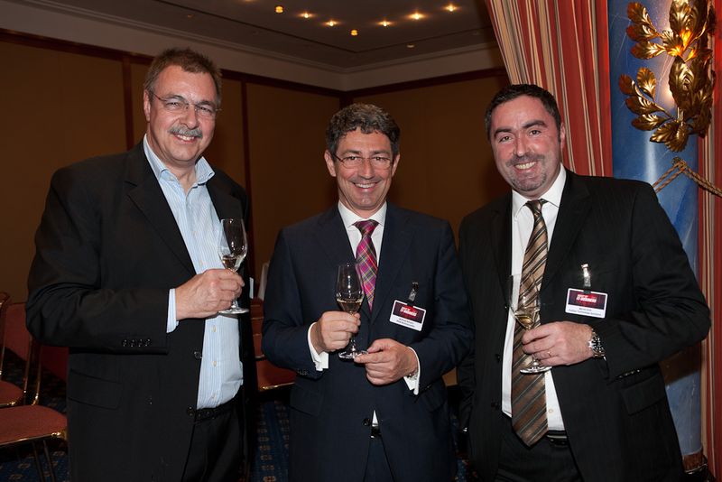 Rainer Steen (v.l.) von ITMCG mit Wilfried Reiners (PRW Rechtsanwälte)und Bernd Orth (Fujitsu) (Archiv: Vogel Business Media)