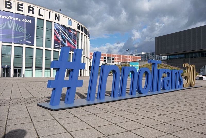 Mit mehr als 3.100 Ausstellern, 180 Weltneuheiten und 113 Fahrzeugen im Freigelände ist auch die 15. Ausgabe der InnoTrans in Berlin wieder rekordverdächtig. (Bild: © 2026 Richard Oed)