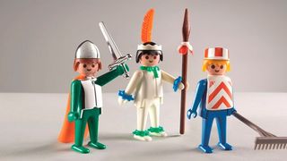 Winkewinke: Drei, die von Beginn an dabei waren, verabschieden sich aus Deutschland. Denn was bereits Anfang des Jahres verkündet wurde, schreitet nun in Richtung Vollzug – die Schließung des Playmobil-Werkes in Dietenhofen.  (Bild: Playmobil)