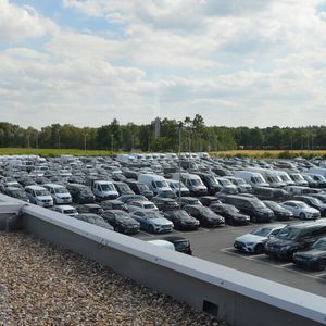 Beresa verkauft aufs Jahr gesehen an 19 Standorten rund um Münster rund 19.000 Fahrzeuge. Bei der Firmengröße sind für unternehmerische Entscheidungen und den Kundenkontakt qualitativ hochwertige Daten von großer Bedeutung. Der Mercedes-Benz-Partner hat sich deswegen ein eigenes Business-Intelligence-System geschaffen.(Bild:  Achter/»kfz-betrieb«)