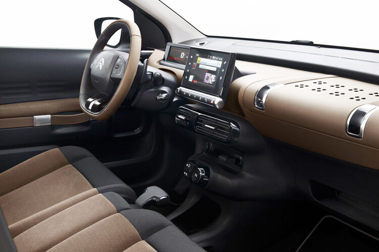 Im Cockpit dominiert ein sieben Zoll großer, intuitiv zu bedienender Touch-Screen-Bildschirm. Über ihn lassen sich Bedienfunktionen wie Klimaanlage, Navigation und Mobiltelefon steuern. (Foto: Citroën)