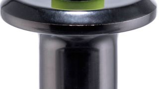 Wer bei der täglichen Arbeit einzelne Bauteil immer wieder miteinander kombinieren, aber auch wieder voneinander lösen muss, dem empfiehlt Erwin Halder den Griff zum neuen Klemmsperrbolzen für die sichere Verbindung von Bauteilen mit Sacklöchern. (Erwin Halder)