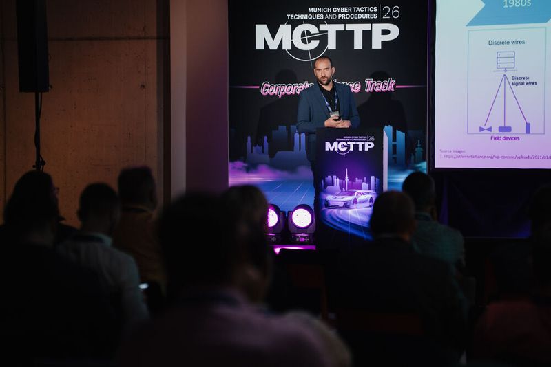 Parallel trat Markus Neumaier auf der Corporate Defense Stage auf mit einem Vortrag zur Integration von OT- und ICS-Daten ins SOC. (Bild: Manuel Emme Fotografie)