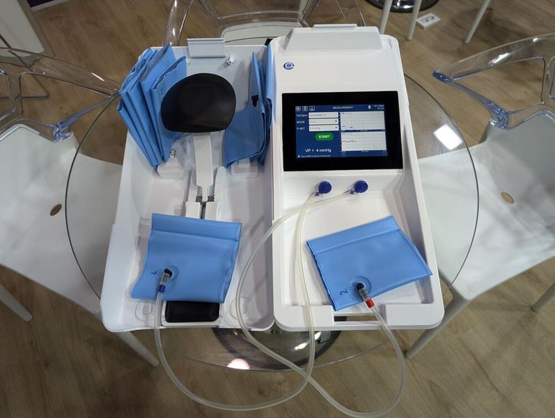 Teoresi zeigte auf der Medica u. a. Vencom (Venous Congestion Meter). Ein nicht-invasives Gerät zur Messung des Venendrucks im Krankenhaus, in der Ambulanz oder zu Hause ... (Bild: Breunig – VCG)